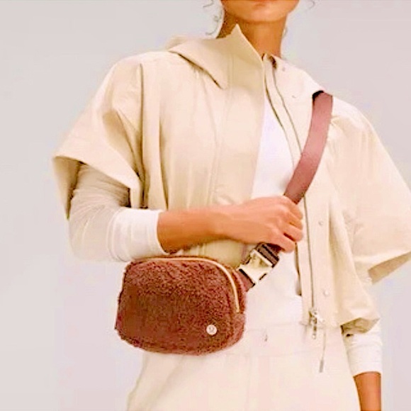 Lululemon Everywhere Fleece Belt Bag Crossbody Sling Like New Camel Brown - Picture 1 of 9